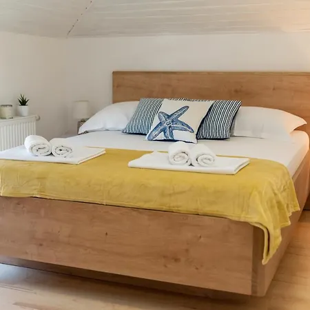 House Marinka Holiday home Zrnovnica