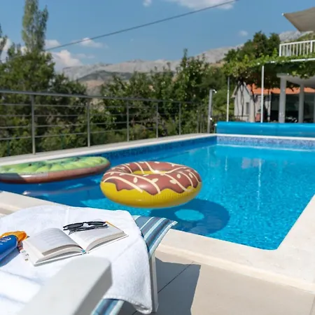 House Marinka * Zrnovnica