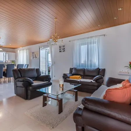 House Marinka * Žrnovnica