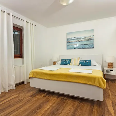 House Marinka Holiday home Zrnovnica